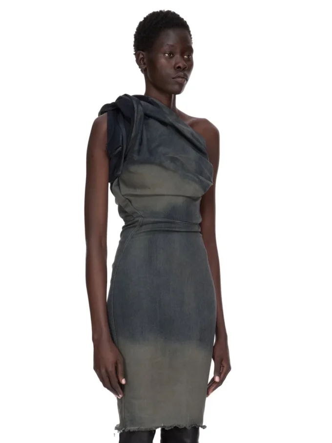 RICK OWENS FW25 CONCORDIANS TWIST DRESS IN DRKDUST DEGRADE SLUB STRETCH DENIM. RP02E4521SDKDEG-78D