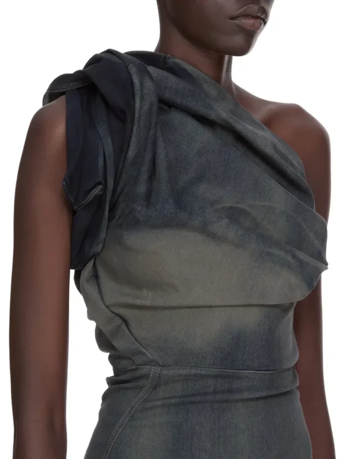 RICK OWENS FW25 CONCORDIANS TWIST DRESS IN DRKDUST DEGRADE SLUB STRETCH DENIM. RP02E4521SDKDEG-78D